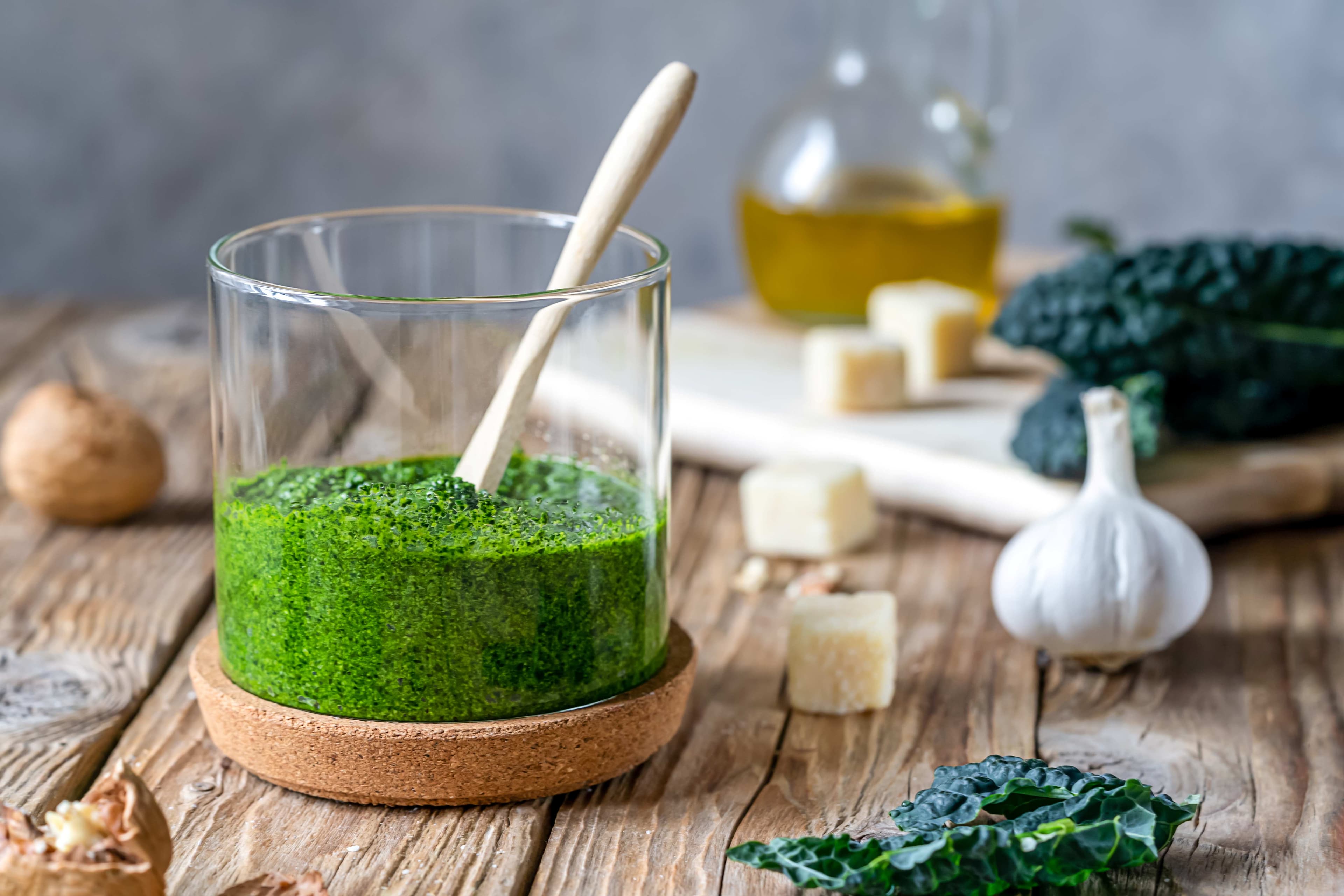 Spirulina, chlorella en tarwegras: wat mag er eigenlijk beweerd worden?